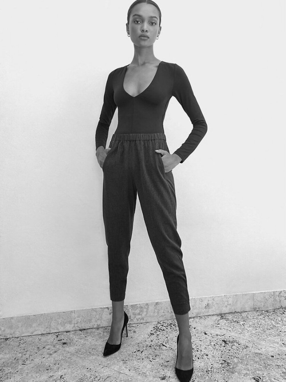 Aritzia Elastic Waist Tapered Trousers / Pants XS - Black